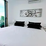 Elegante Y Moderna Miami Apartment